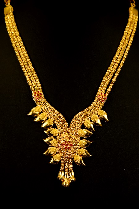 Kchinnadurai: View our entire collection of necklaces jewellery for women at our online store today.